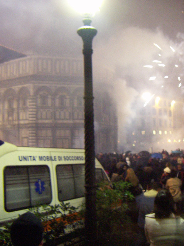 Fuochi d'artificio fra Battistero e Duomo prima di mezzanotte